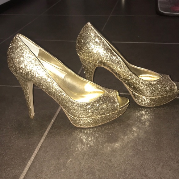 Shoes - Picture 5 of 8